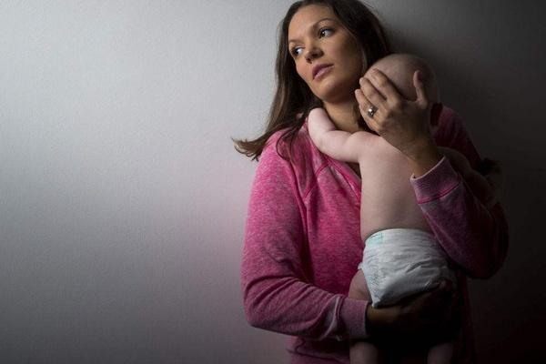 产后抑郁的表现有哪些症状,产后抑郁的症状有哪些护理