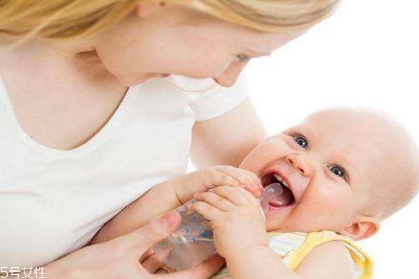 小孩应该什么时候断奶,孩子一般啥时候断奶合适