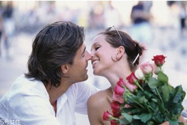 加深夫妻感情的5个技巧(加深夫妻感情的方法)