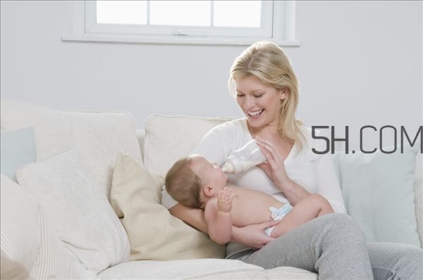 顺产后可以吃饼干吗,坐月子喂奶期间可以吃饼干吗