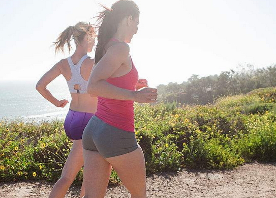 原地跑步减肥方法(原地跑步瘦身法)