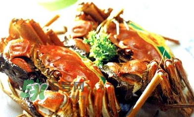 螃蟹跟什么一起吃最好,吃螃蟹时和什么一起吃比较好 螃蟹跟什么一起吃最好,吃螃蟹时和什么一起吃比较好