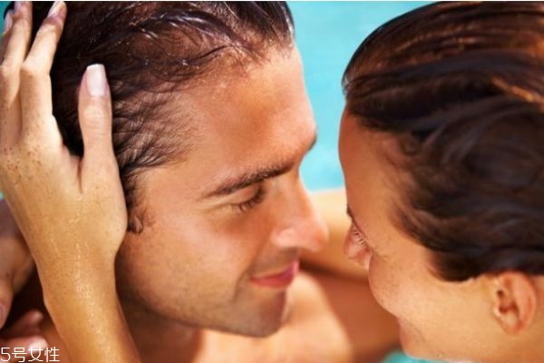 如何增强夫妻感情(如何增强夫妻感情和亲密度)