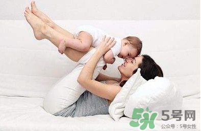 母乳喂养要喂水吗?,纯母乳需要喂水吗