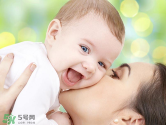 哺乳期妈妈用护肤品对宝宝有没有影响,哺乳期间用护肤品对宝宝有影响吗 哺乳期妈妈用护肤品对宝宝有没有影响,哺乳期间用护肤品对宝宝有影响吗