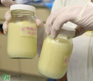 产妇的奶水发黄怎么回事,奶水有点黄怎么回事