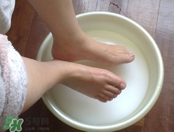 产妇坐月子多久可以洗脚,生完宝宝多久可以洗脚