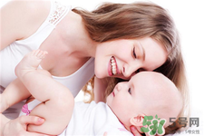 坐月子妈妈上火给宝宝喂奶有什么影响,坐月子上火了怎么办