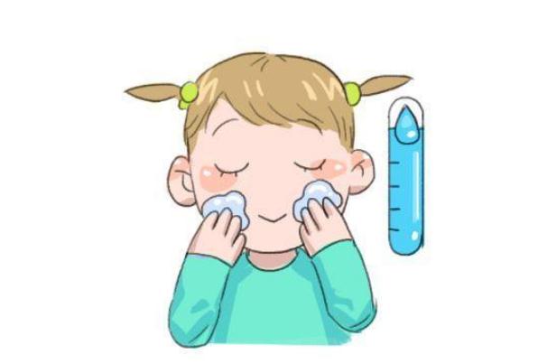 婴儿湿疹要不要勤洗澡(婴儿湿疹要不要勤洗澡)