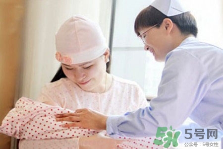 产后哺乳期可以用护肤品吗?,产妇哺乳期可以用护肤品吗