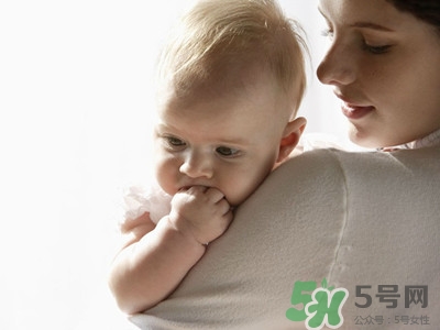 冬天适不适合给宝宝断奶,冬天能不能给宝宝断奶 冬天适不适合给宝宝断奶,冬天能不能给宝宝断奶