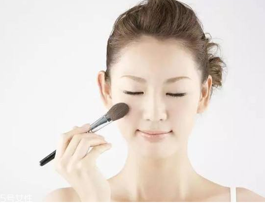 什么脸型适合长发(看脸型适合什么发型) 什么脸型适合长发(看脸型适合什么发型)