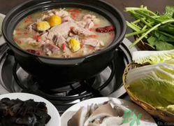 喝老母鸡汤下奶吗,老母鸡汤下奶吗