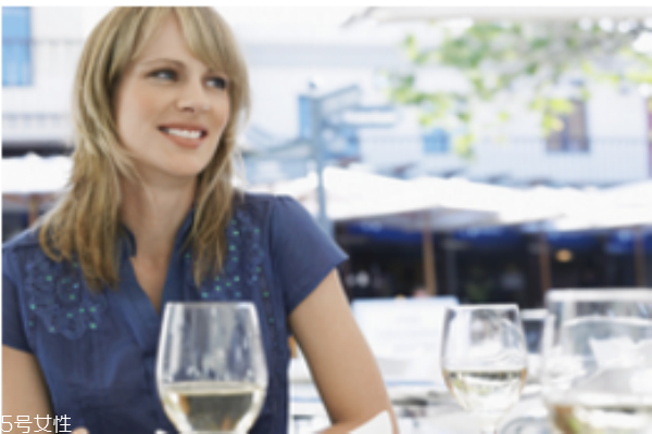 产后坐月子可以吃酱油醋吗,产妇坐月子能吃酱油和醋吗