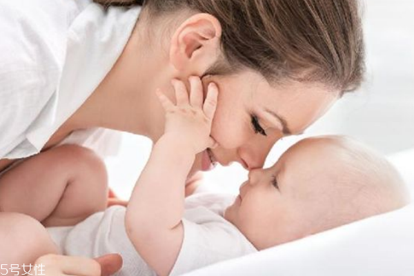 满月多少天可以发汗,满月发汗到底好还是不好