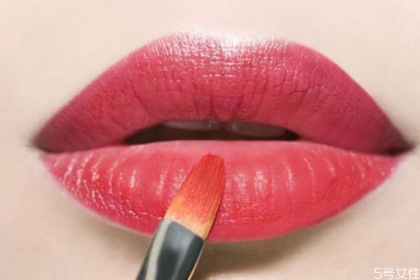 唇釉跟口红哪个效果好(口红唇釉品牌排行榜)