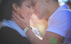 注意接吻细节(接吻时要注意哪些)