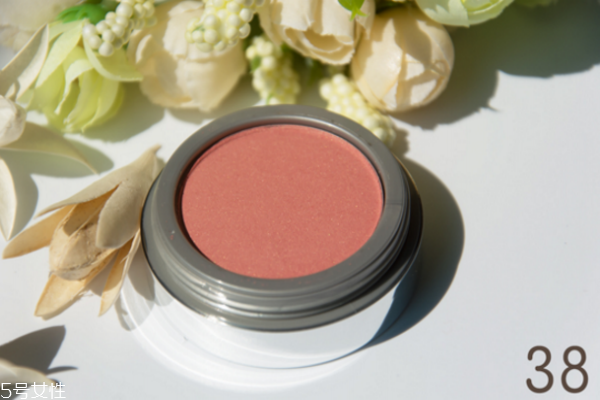 敷面膜要选对时间(敷面膜的最佳时间是)