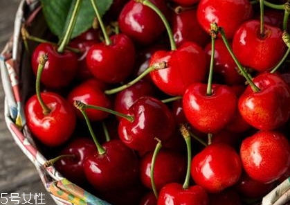 车厘子不能和什么一起吃(车厘子不能和什么一起吃/同吃)