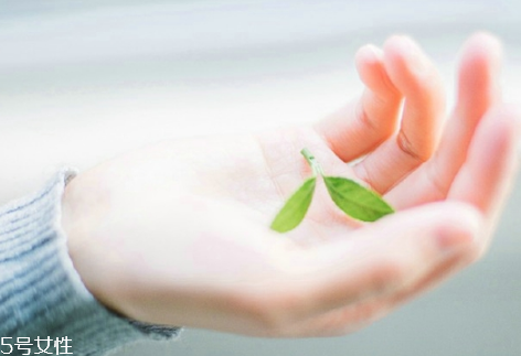 女生暗恋你的20个动作(女生暗恋你的20个动作)