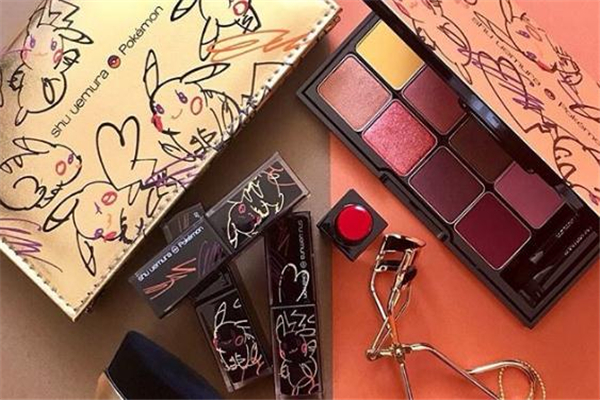 露华浓黑管持久度(露华浓黑管生产日期)