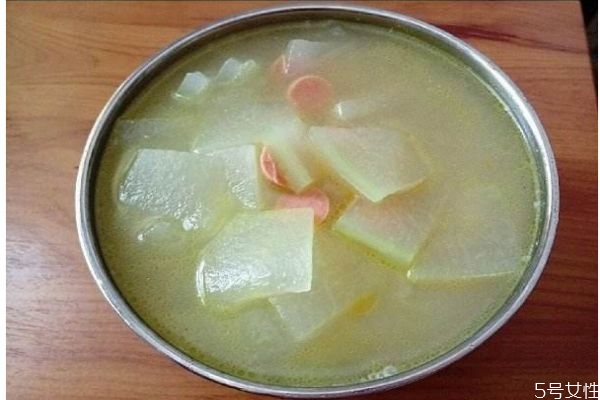 冬瓜汤适合什么季节喝呢(冬季适合喝冬瓜汤吗)