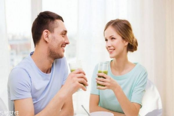 男人不主动却有这些举动说明在等你主动(男人等你主动的原因) 男人不主动却有这些举动说明在等你主动(男人等你主动的原因)