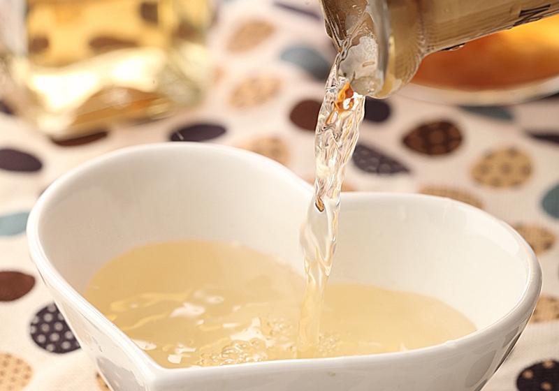 谣言三、早上起床立刻喝1杯醋，可以改善便秘?(早上可以喝醋的正确方法)