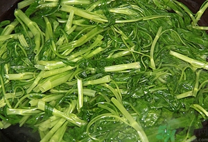 为什么吃空心菜会抽筋,空心菜吃多了会引起脚抽筋吗