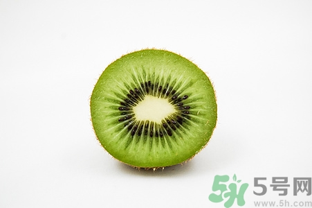 猕猴桃和奇异果有什么区别,猕猴桃 奇异果和猕猴桃的区别 猕猴桃和奇异果有什么区别,猕猴桃 奇异果和猕猴桃的区别