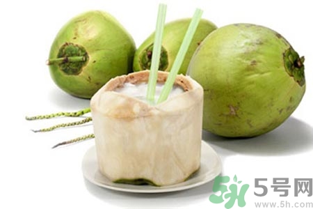 椰子水的功效作用及食用方法,椰子水的功效作用