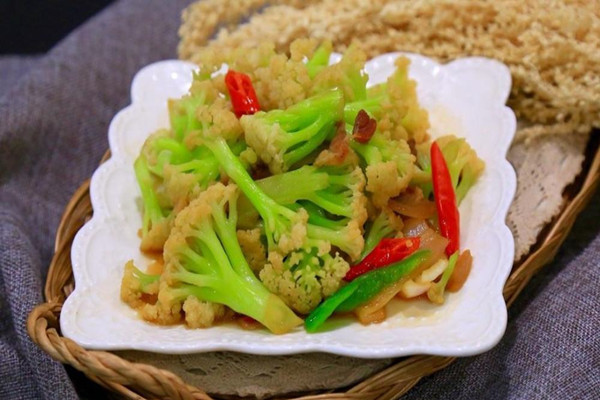 花菜怎么炒比较脆,花菜怎样炒是脆的