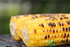 玉米上长得黑的东西能吃吗,玉米有黑色的东西