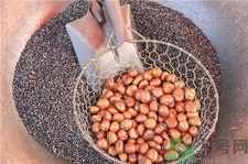 外面炒板栗用的是什么沙子,炒板栗为什么要放沙子