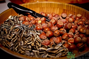 吃板栗能喝啤酒吗,喝完啤酒吃板栗会怎么样