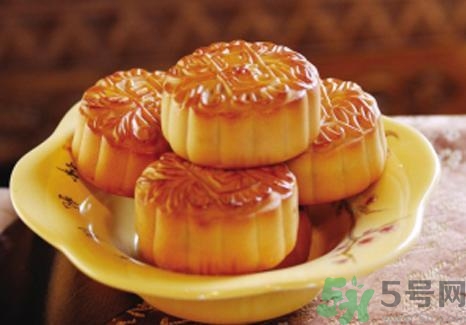 螃蟹能不能和柿饼一起吃,柿饼为什么不能和螃蟹一起吃 螃蟹能不能和柿饼一起吃,柿饼为什么不能和螃蟹一起吃