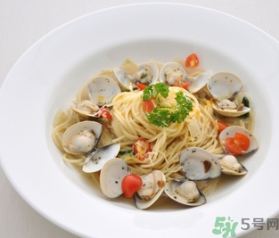 蛤蜊上的黑色的是什么,蛤蜊里面黑色的东西是什么