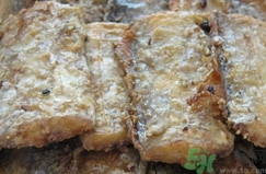 带鱼怎样炸不粘锅,不烂,炸带鱼怎么样不会粘锅