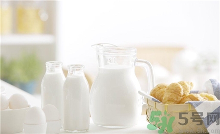 柿子能和牛奶一起吃吗怎么办,柿子能和牛奶一起吃吗 柿子能和牛奶一起吃吗怎么办,柿子能和牛奶一起吃吗