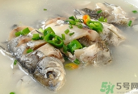 鲫鱼和什么一起炖汤最好,鲫鱼汤和什么一起煲最好
