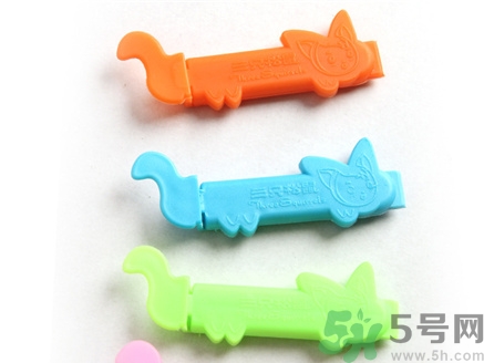 老鼠夹子上放什么食物,夹老鼠的夹子