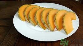 牛肉跟哈密瓜能一起吃吗,羊肉和哈密瓜可以一起吃吗