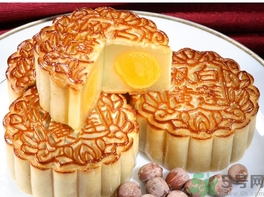 一个双黄白莲蓉月饼的热量,一个蛋黄莲蓉月饼的热量