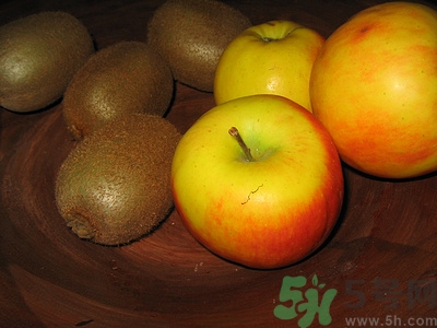 苹果和猕猴桃能一起榨汁吗,猕猴桃和什么可以一起榨果汁吗 苹果和猕猴桃能一起榨汁吗,猕猴桃和什么可以一起榨果汁吗