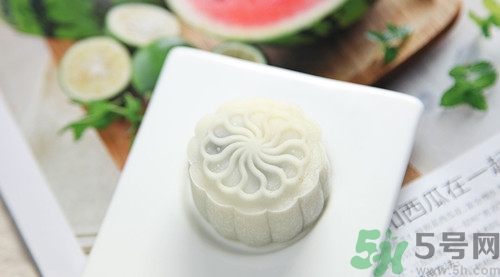 冰皮月饼要放冰箱吗,冰皮月饼要放冰箱保鲜还是冷冻