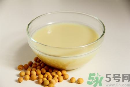 每天早上空腹喝豆浆好吗,豆浆有什么好处 每天早上空腹喝豆浆好吗,豆浆有什么好处