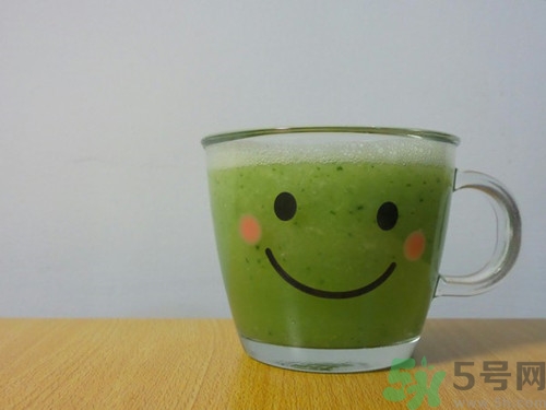 面粉和黄瓜汁可以做面膜吗?,黄瓜皮可以榨汁和面吗 面粉和黄瓜汁可以做面膜吗?,黄瓜皮可以榨汁和面吗