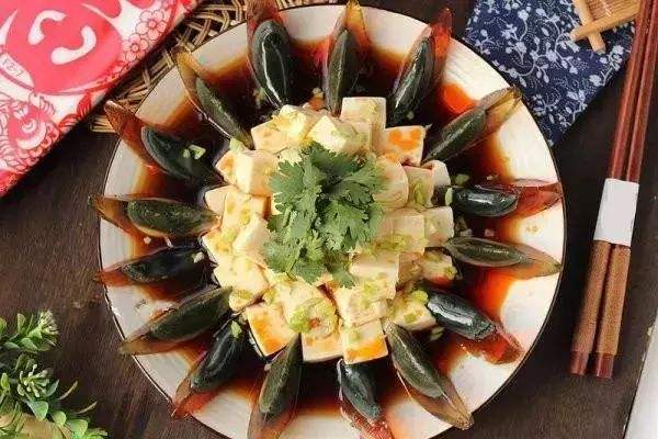 吃皮蛋中毒的原因,为什么吃皮蛋会中毒