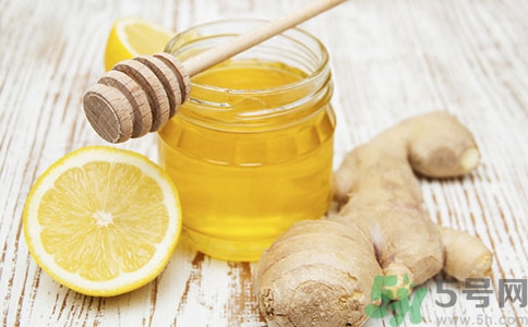 生姜加蜂蜜有什么功效和作用,生姜和蜂蜜的作用 生姜加蜂蜜有什么功效和作用,生姜和蜂蜜的作用