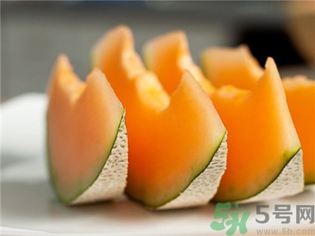 青哈密瓜和黄哈密瓜哪个好吃,绿哈密瓜和黄哈密瓜哪个好吃